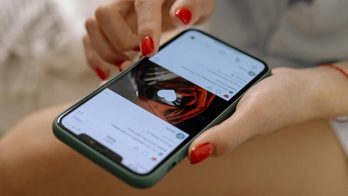 Menghindari paparan konten negatif. Lebih mindful tentang apa yang dikonsumsi.