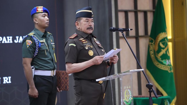 Kejaksaan Agung menegaskan tidak akan mengintervensi kasus suap dan pemerasan oknum Jaksa. Jaksa Agung juga disebut akan beri tindakan tegas.