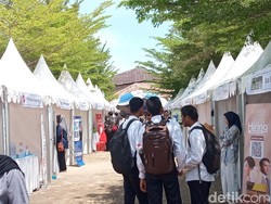 Ribuan Pencari Kerja Antusias Ikuti Job Fair Hybrid di Indramayu