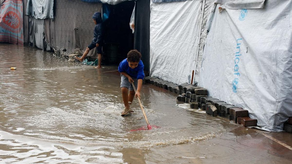 Bayi 8 Bulan Meninggal Kedinginan Imbas Badai Byron di Gaza