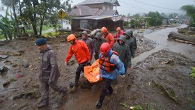 10 Jasad Korban Banjir Bandang Agam Sumbar Ditemukan