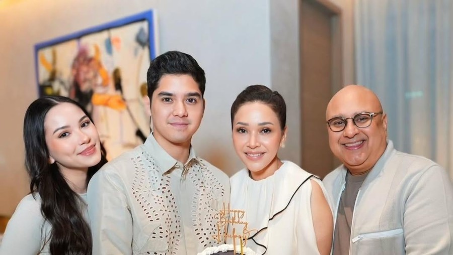 Maia Estianty bersama Alyssa dan Al Ghazali