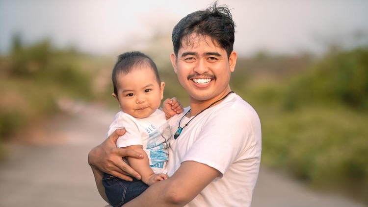 Manfaat ayah bermain dengan bayi