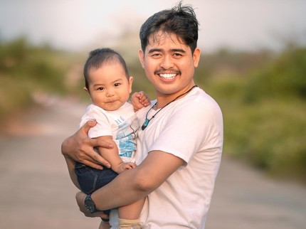 Dear Ayah, Ini 7 Cara Ajak Bayi Bermain agar Tumbuh Kembangnya Baik
