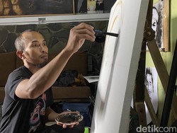 Nay Sulap Kopi-Jelaga Asap Jadi Karya Seni Bernilai Tinggi