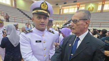 Sorotan Dunia Olahraga CNN Sport : Lifter Rizki Juniansyah Resmi Dilantik Panglima TNI Jadi Perwira