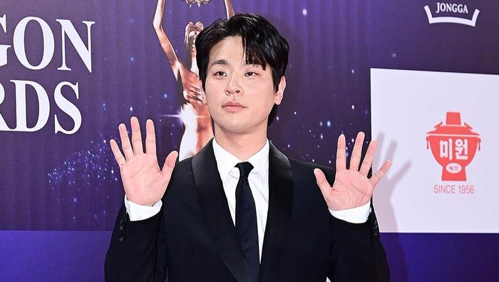 Profil Park Jung Min, Aktor yang Bikin Baper Tampil dengan Hwasa di Blue Dragon Film Awards 2025