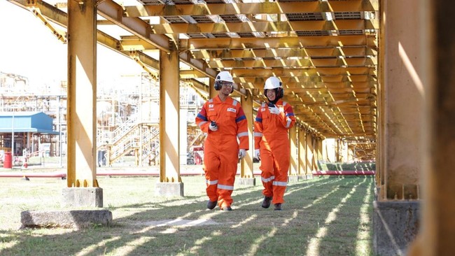 Strategi ganda yang dijalankan Pertamina berfokus pada upaya optimalisasi bisnis legasi migas, dan mempercepat transisi energi rendah karbon.