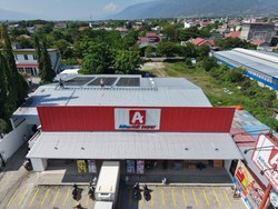 Tekan Emisi Karbon, Alfamidi Operasikan 30 PLTS-Pilah Sampah Jadi Berkah