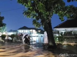Kompleks Rumah Dinas Gubsu Bobby di Medan Terendam Banjir