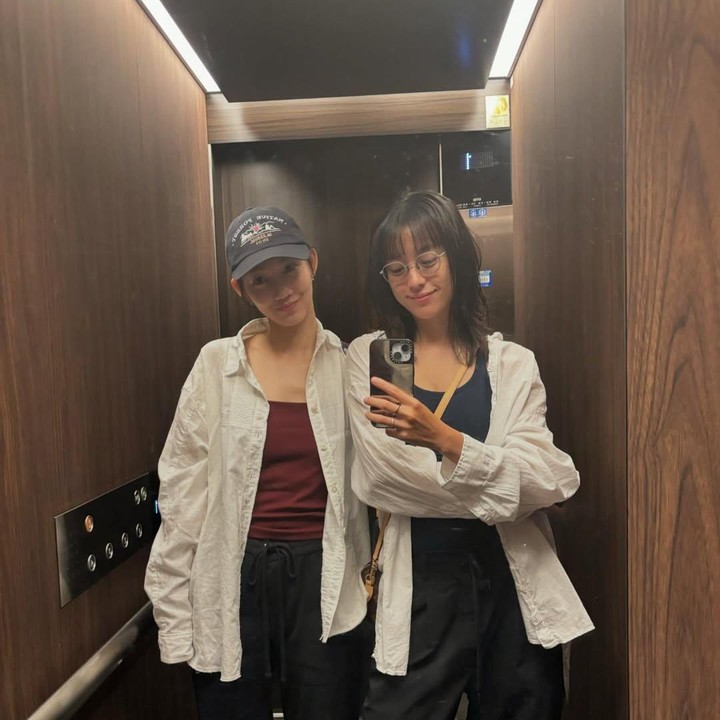 <p>Shin Hyun Bin dan Han Hyo Joo, sahabat karib di industri hiburan, turut meramaikan potret gemas kedekatan artis Korea. Keduanya juga merupakan artis yang saling terbuka untuk saling memberikan dukungan di media sosial. (Foto: Instagram @hanhyojoo222)</p>