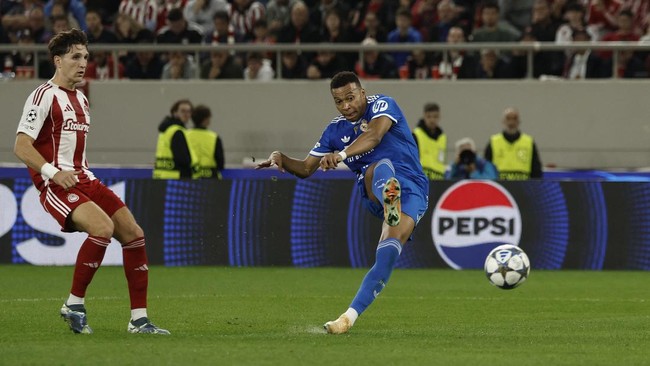 Real Madrid melumat Olympiakos di Stadion Georgios Karaiskakis pada matchday kelima Liga Champions Eropa, Kamis (27/11) WIB.