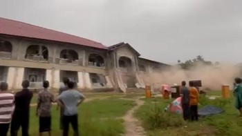 Detik-detik Gedung Pesantren di Aceh Ambruk Diterjang Banjir