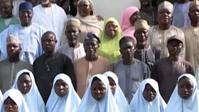 Momen Haru Ortu di Nigeria Jemput Putri Mereka Bebas dari Penculikan