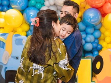 Raffi Ahmad Beri Doa & Pesan Haru, 7 Momen Hangat Ulang Tahun ke-4 Rayyanza Sang Putra