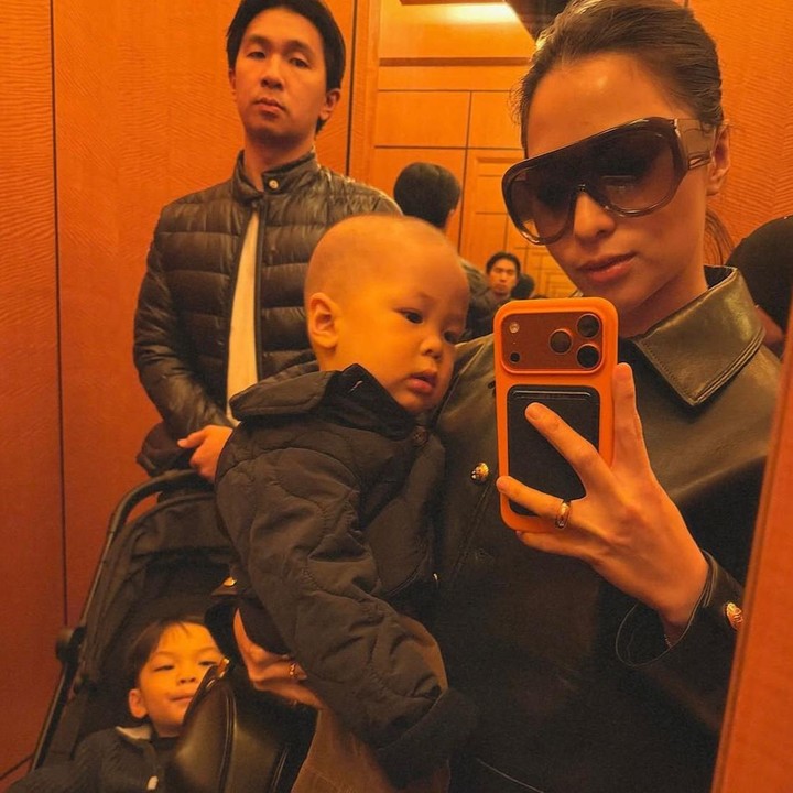 <p>Nikita Willy dan sang suami, Indra Priawan, kini sudah dikaruniai dua orang anak yang super menggemaskan, Bunda. Ada si sulung Issa Xander Djokosoetono dan si bungsu Nael Idrissa Djokosoetono. (Foto: Instagram @nikitawillyofficial94)</p>