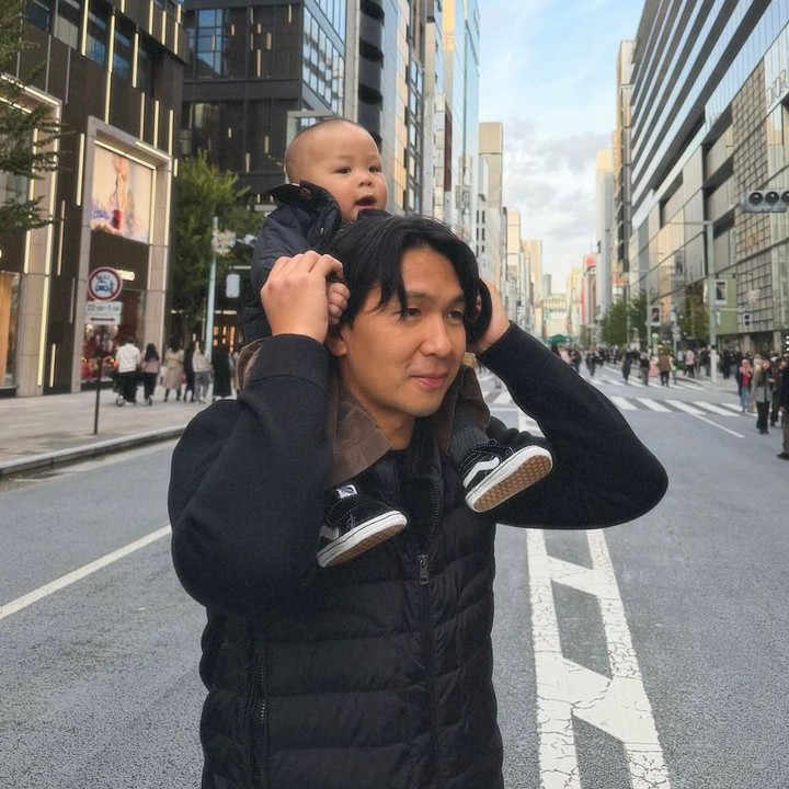 <p>Anak keduanya, Nael Idrissa Djokosoetono atau yang akrab disapa Nael lahir pada 15 Desember 2024 dan kini sudah menginjak usia 11 bulan. Nael memiliki paras yang disebut-sebut sangat mirip dengan sang Ayah. (Foto: Instagram @nikitawillyofficial94)</p>