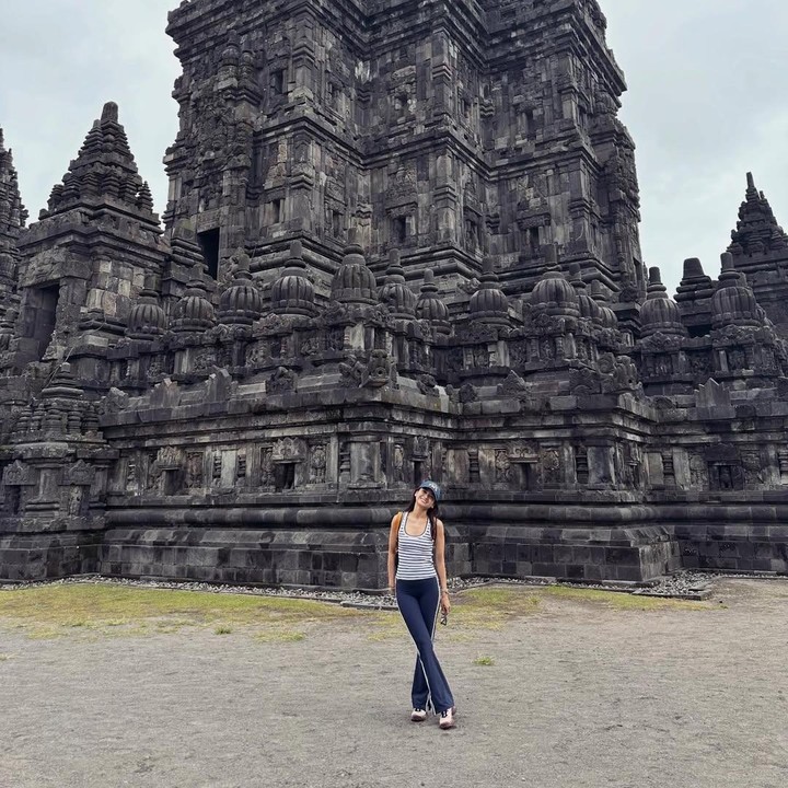 <p>Acha tampaknya saat ini banyak menghabiskan waktunya di Indonesia untuk melanjutkan karier di dunia akting. Selain disibukkan dengan promosi film terbarunya,&nbsp;perempuan 36 tahun ini&nbsp;juga sempat menghadiri acara Festival Film Indonesia 2025. Acha diketahui masuk nominasi sebagai Pemeran Utama Perempuan Terbaik. (Foto: Instagram @septriasaacha)</p>