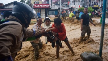 FOTO: Banjir Bandang di Padang Meluas