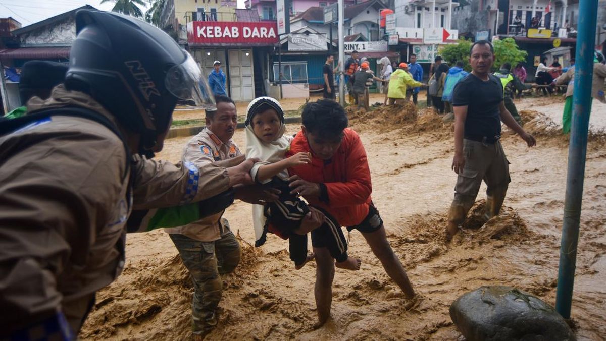 FOTO: Banjir Bandang di Padang Meluas