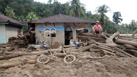FOTO: Banjir Bandang Meluluhlantakkan Tapanuli Selatan