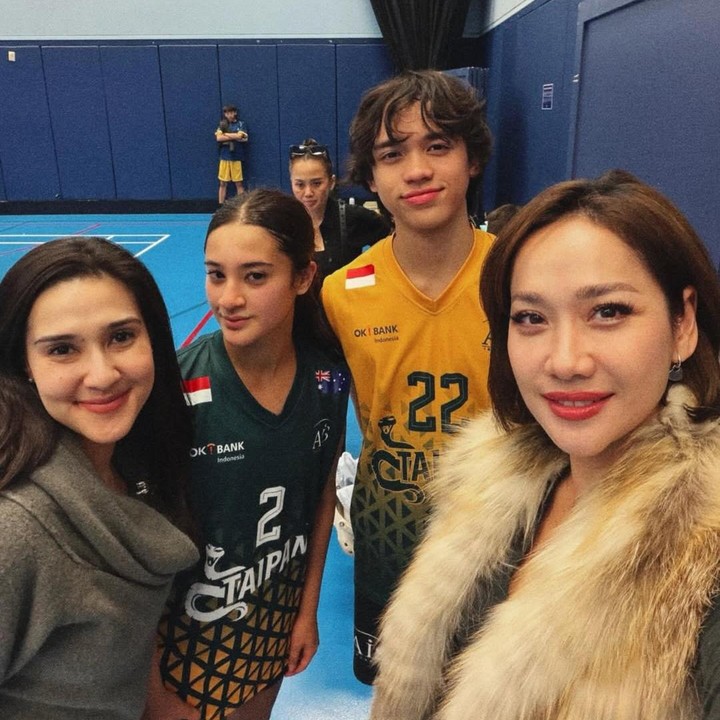 <p>Lewat akun Instagram pribadinya, BCL berbagi momen saat mendampingi putranya tanding basket di Hong Kong. &ldquo;Tugas ibu pergi ke lapangan hari ini,&rdquo; ujar BCL, dikutip dari laman Instagram <em>@itsmebcl,</em> Jumat (28/11/2025).&nbsp;(Foto: Instagram @itsmebcl)</p>