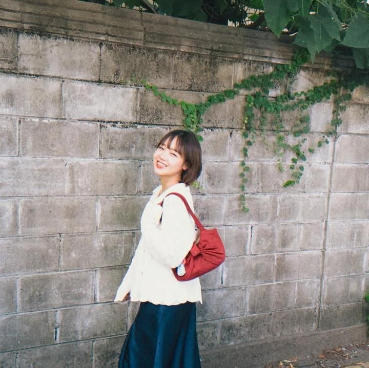 <p>Choi Yoo Jung memulai kiprahnya di dunia akting sejak tahun 2015 pada web drama <em>To Be Continued</em>. <em>Rapper</em> I.O.I ini kemudian sukses menjadi pemeran utama dalam drama <em>Idol Fever</em>&nbsp;dengan memerankan diri sendiri. (Foto: Instagram @dbeoddl__)</p>