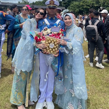 Bangganya Dewi Perssik Anak Angkat Lolos Taruna Akmil