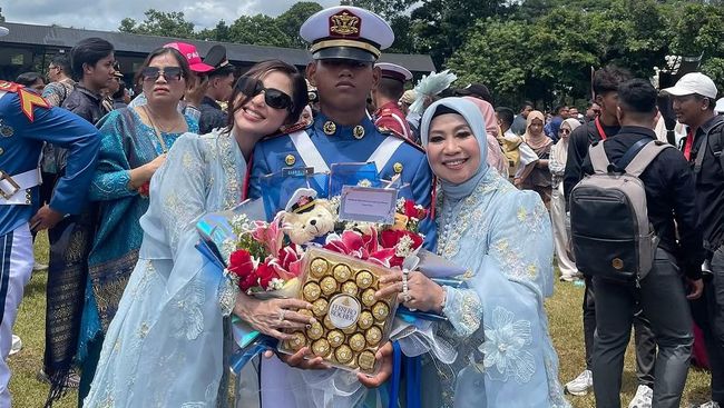 Bangganya Dewi Perssik Anak Angkat Lolos Taruna Akmil