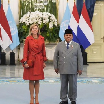 Deretan Gaya Memesona Ratu Maxima di Indonesia, Trench Coat Terakota hingga Batik