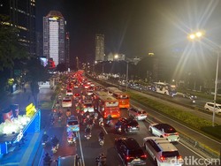 Lalin di Jalan Sudirman-Gatot Subroto Jakarta Macet Parah Malam Ini