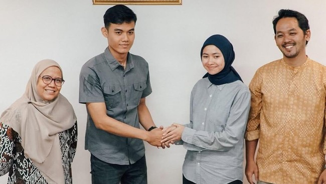 Petugas KAI Argi dan penumpang KRL Anita berdamai setelah gadung kasus tumbler Tuku yang hilang.