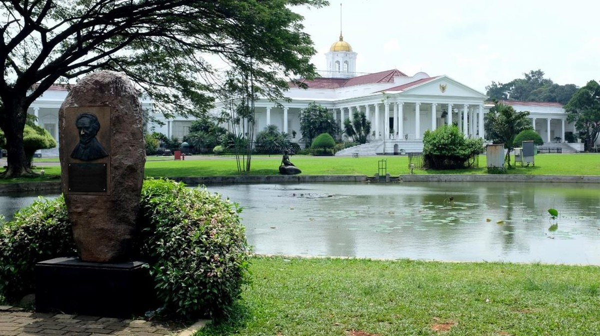 Kebun Raya Bogor di tengah cuaca panas