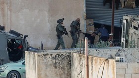 Israel Ambil Alih Rumah Warga, Berlakukan Jam Malam di Tepi Barat