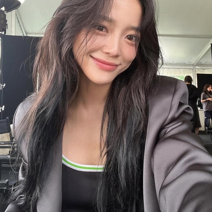 <p>Kim Se Jeong, eks member I.O.I, sukses memulai debut aktingnya dalam drama Korea <em>School 2017</em> sebagai pemeran utama. Bintang drama <em>Business Proposal i</em>ni juga menggeluti dunia teater musikal selama beberapa tahun terakhir. (Foto: Instagram @clean_0828)</p>