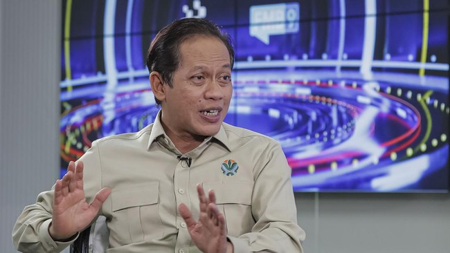 Menteri LH Hanif Faisol menghentikan sementara operasional 3 perusahaan yang beraktivitas di sekitar DAS Batang Toru, Tapanuli Selatan, imbas banjir Sumatra.