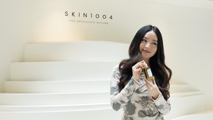 Natasha Wilona Jadi Brand Ambassador SKIN1004, Ungkap Perjalanan Perawatan Kulitnya!