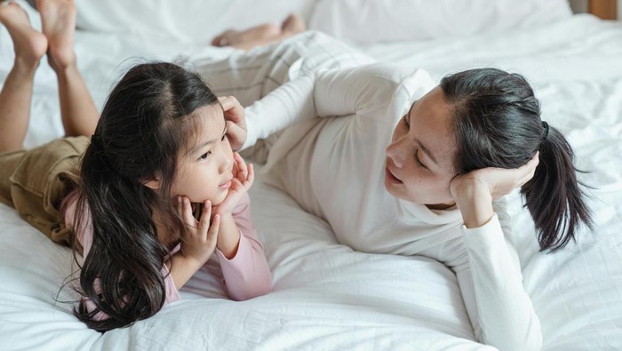 Anak yang tidak mau melakukan apa yang diminta orang tua bukan berarti anak tidak mau mendengarkan. Bisa jadi anak kesulitan melakukan sesuatu.