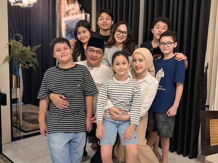 Momen Pasha Ungu Rayakan Ulang Tahun, Sederhana namun Bahagia Dikelilingi 7 Anak