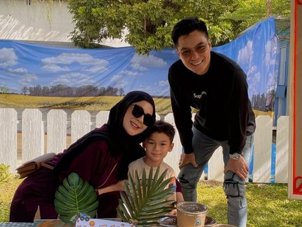 Potret Paula Verhoeven dan Baim Kompak Ikut Serta di Acara Sekolah Sang Putra Kiano