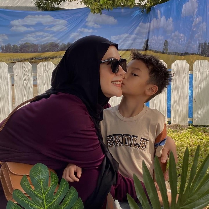 <p>Kabar ini diketahui langsung melalui beberapa momen yang diunggah Paula di akun Instagram pribadinya. Dalam unggahan itu, ia terlihat menghadiri acara sekolah putra sulungnya, Kiano Tiger Wong.&nbsp;(Foto: Instagram @paula_verhoeven)</p>