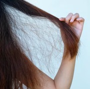 5 Kebiasaan Sehari-hari yang Tanpa Sadar Buat Rambut Semakin Frizzy dan Susah Diatur