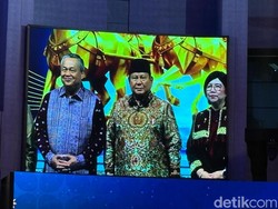 Berbatik, Prabowo Hadiri Pertemuan Tahunan Bank Indonesia