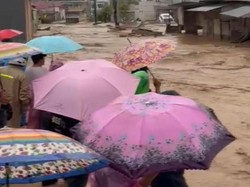 Banjir Terjang Perumahan Lumin Park Padang Imbas Sungai Lubuk Minturun Meluap