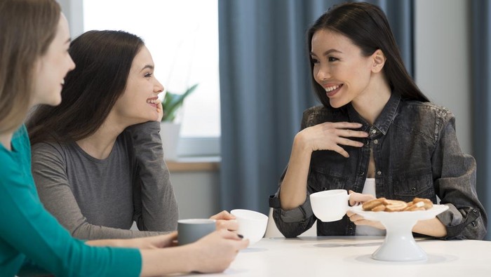 Tanda kamu punya kepribadian kuat adalah kamu berani mengungkapkan isi hati. Hal ini tidak berlaku bagi semua orang, karena ada sebagian orang yang enggan mengatakan apa yang benar-benar mereka pikirkan.