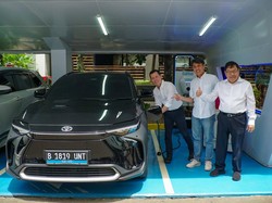 Pertama di Bandung, Toyota Hadirkan Tempat Ngecas Mobil Listrik Gratis!