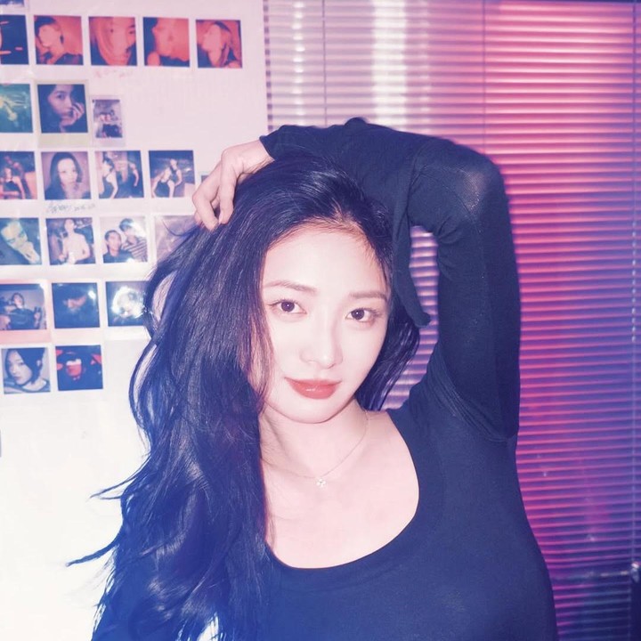 <p>Zhou Jieqiong atau Kyulkyung, eks member I.O.I, juga sukses terjun ke dunia akting di China. <em>Love in Pavilion</em>, salah satu drama bertema kolosal yang dibintanginya mendapatkan rating tinggi hingga 8.3. (Foto: Instagram @zhou_jieqiong1216)</p>