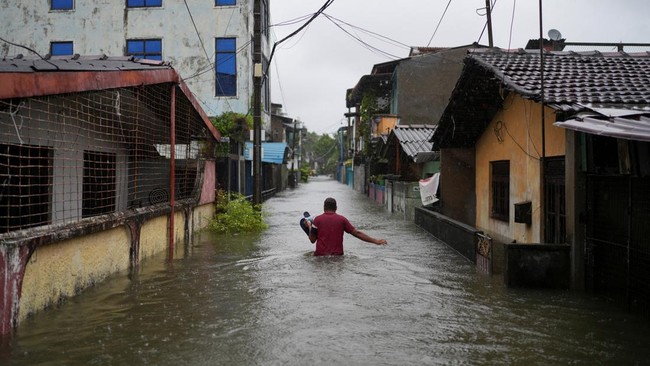 Banjir dan longsor landa Sri Lanka setelah sepekan diguyur hujan. Sedikitnya 123 orang dilaporkan meninggal dunia.
