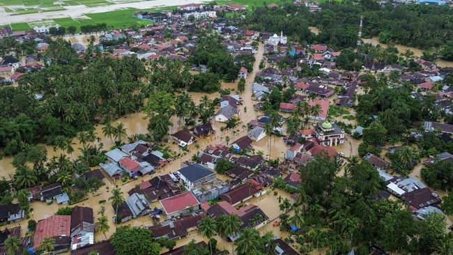 Komdigi menyediakan layanan internet berbasis satelit SATRIA-1 di 10 titik terdampak bencana banjir di Provinsi Aceh, Sumatra Utara, dan Sumatra Barat.