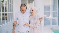 Tertunduk Lesu, Istri Antar Gary Iskak untuk Disalatkan Menuju Pemakaman